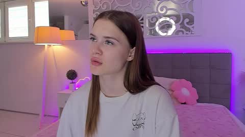 LuisaClover online show from June 2026 12:21:02 PM