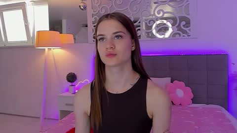 LuisaClover online show from June 2026 12:17:01 PM
