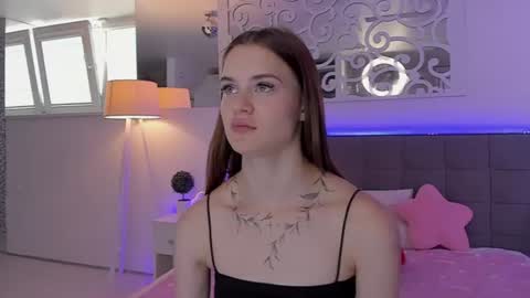 LuisaClover online show from June 2026 12:19:01 PM