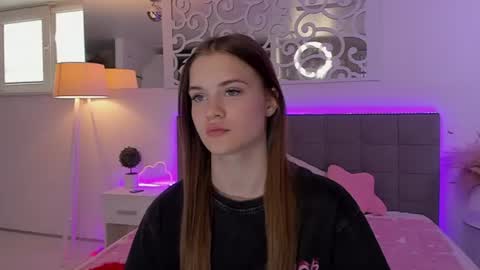 LuisaClover online show from June 2026 12:02:01 PM