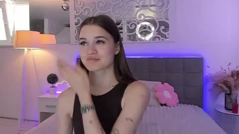 LuisaClover online show from June 2026 12:20:02 PM