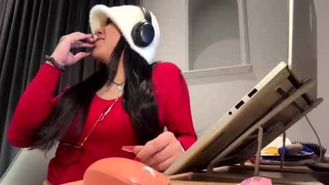 Snapshot of luisamonsterdick chatting on October 2025 06:29:02 PM Luisa Monsters online show from October 2025 06:29:02 PM