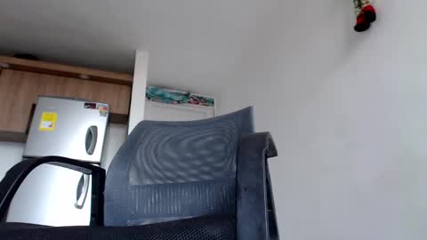 luisfernando01 online show from February 2025 10:23:02 PM