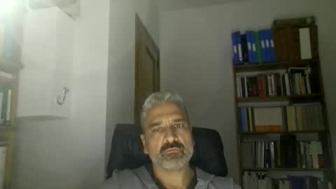 Snapshot of luisriga chatting on November 2025 05:57:02 PM Luis online show from November 2025 05:57:02 PM