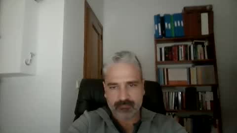 Snapshot of luisriga chatting on November 2025 05:22:01 PM Luis online show from November 2025 05:22:01 PM