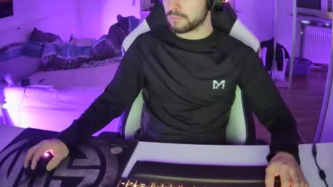 lukasschoetz online show from December 2024 09:43:01 PM