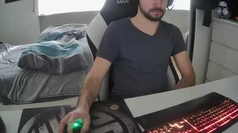 lukasschoetz online show from February 2025 12:50:01 PM