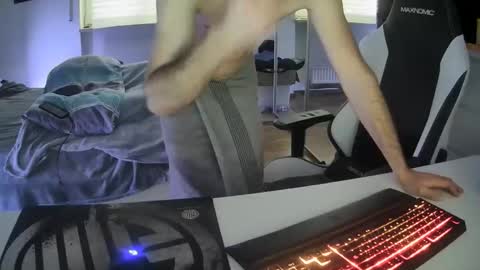 lukasschoetz online show from February 2025 03:10:02 PM