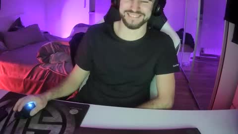 lukasschoetz online show from February 2025 07:28:01 PM