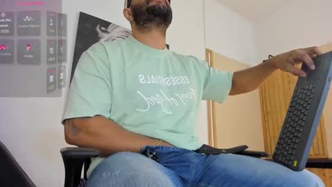 Snapshot of luke__09 chatting on September 2025 11:04:01 AM LUKE online show from September 2025 11:04:01 AM