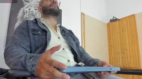 Snapshot of luke__09 chatting on October 2025 11:05:02 AM LUKE online show from October 2025 11:05:02 AM