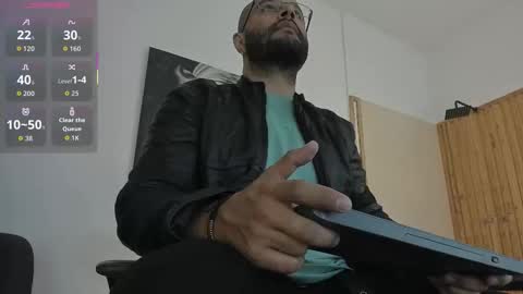 Snapshot of luke__09 chatting on October 2025 11:17:01 AM LUKE online show from October 2025 11:17:01 AM