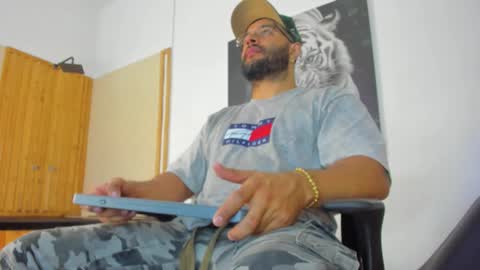 Snapshot of luke__09 chatting on October 2025 11:41:02 AM LUKE online show from October 2025 11:41:02 AM