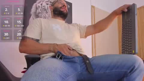 Snapshot of luke__09 chatting on October 2025 11:20:02 AM LUKE online show from October 2025 11:20:02 AM