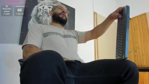 Snapshot of luke__09 chatting on October 2025 01:12:01 PM LUKE online show from October 2025 01:12:01 PM