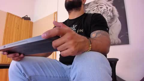 Snapshot of luke__09 chatting on October 2025 11:21:02 AM LUKE online show from October 2025 11:21:02 AM