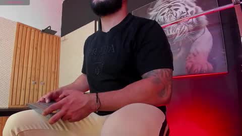 Snapshot of luke__09 chatting on October 2025 11:29:01 AM LUKE online show from October 2025 11:29:01 AM