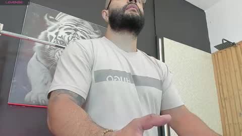 Snapshot of luke__09 chatting on November 2025 11:10:01 AM LUKE online show from November 2025 11:10:01 AM