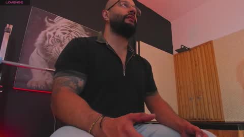 Snapshot of luke__09 chatting on November 2025 11:32:02 AM LUKE online show from November 2025 11:32:02 AM