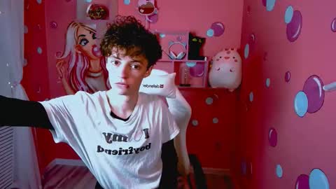 Snapshot of luke_sweet chatting on December 2025 10:57:01 AM Luke online show from December 2025 10:57:01 AM