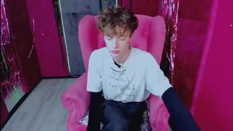 Snapshot of luke_sweet chatting on December 2025 10:31:01 AM Luke online show from December 2025 10:31:01 AM