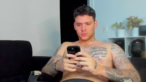 Snapshot of lukeglanton17 chatting on November 2025 06:03:02 AM Luke online show from November 2025 06:03:02 AM