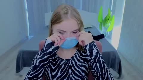 Snapshot of lukeriamoon chatting on September 2025 06:17:02 AM lukeriamoon online show from September 2025 06:17:02 AM