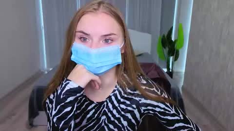 Snapshot of lukeriamoon chatting on October 2025 06:37:01 AM lukeriamoon online show from October 2025 06:37:01 AM