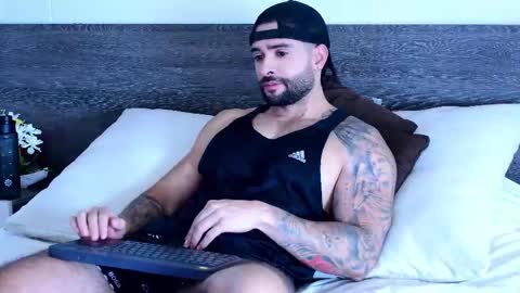 Lukhas f4f online show from November 2025 04:18:02 PM