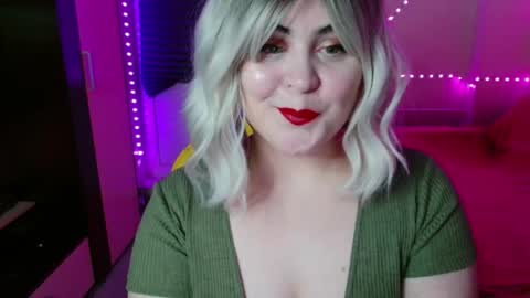 lulovia online show from April 2026 10:03:01 PM
