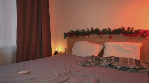 lulu_lovett online show from December 2024 10:25:02 AM