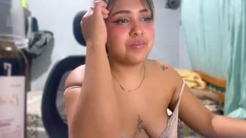 lulunini2004 online show from February 2026 06:40:02 AM