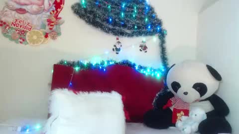 Snapshot of luluu_08 chatting on December 2024 06:02:01 PM LULU online show from December 2024 06:02:01 PM