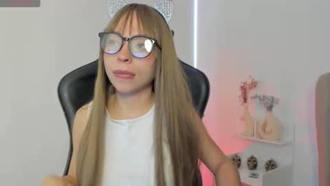 Snapshot of luluuberry chatting on October 2025 12:17:02 PM luluuberry online show from October 2025 12:17:02 PM