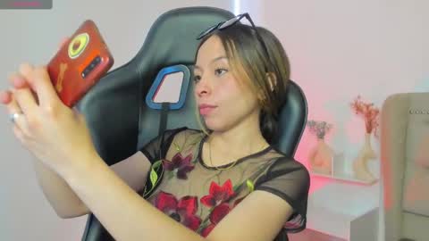 Snapshot of luluuberry chatting on November 2025 01:44:01 PM luluuberry online show from November 2025 01:44:01 PM