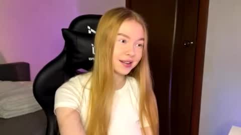 Snapshot of lumisun chatting on December 2025 04:58:02 PM Sia online show from December 2025 04:58:02 PM