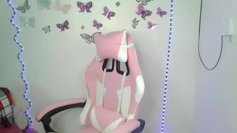 Snapshot of luna00bella chatting on October 2025 01:45:02 PM luna00bella online show from October 2025 01:45:02 PM