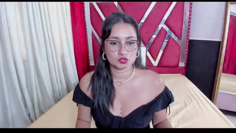 Luna  online show from September 2025 07:06:02 PM