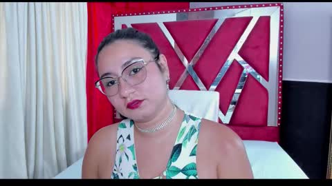 Luna  online show from October 2025 07:44:02 PM