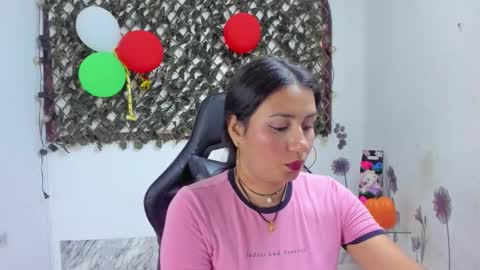 Luna  online show from November 2025 07:36:02 PM