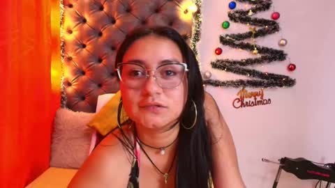 Luna  online show from December 2025 08:59:01 PM