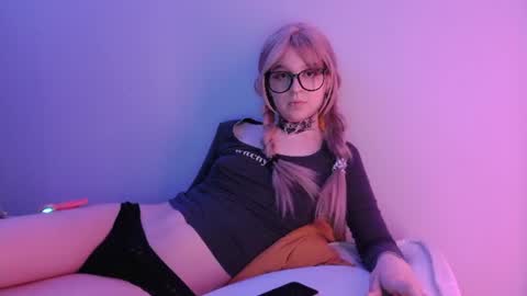 Luna online show from July 2026 11:28:01 PM
