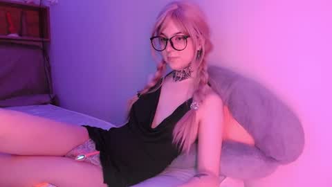 Luna online show from August 2026 11:03:01 PM