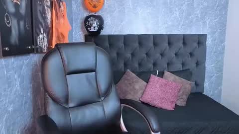 Luna online show from October 2025 04:24:02 AM