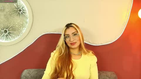 luna__velvet online show from April 2026 02:05:01 PM
