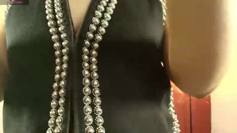 luna__velvet online show from April 2026 01:50:02 PM