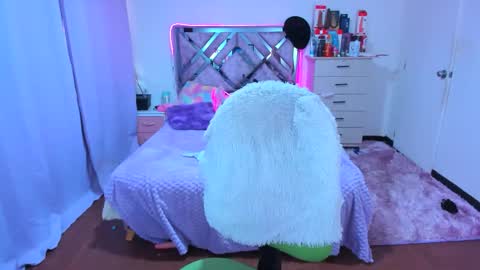 luna_analya online show from November 2025 04:50:01 PM