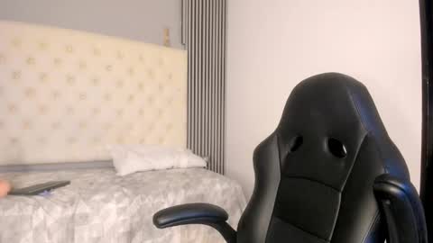 luna and banji online show from December 2025 05:03:01 AM