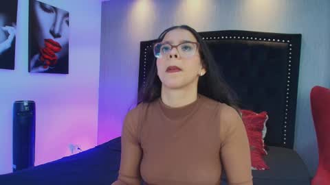 Snapshot of luna_and_titan chatting on December 2025 12:54:01 PM Luna And Titan online show from December 2025 12:54:01 PM