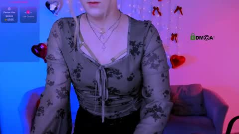 luna_berryy online show from April 2026 07:58:02 PM